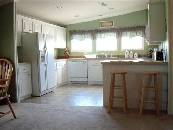 Kitchen has breakfast bar