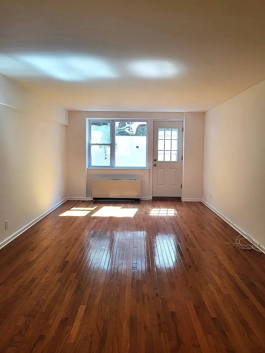 34-43 Crescent Street — Photo 1