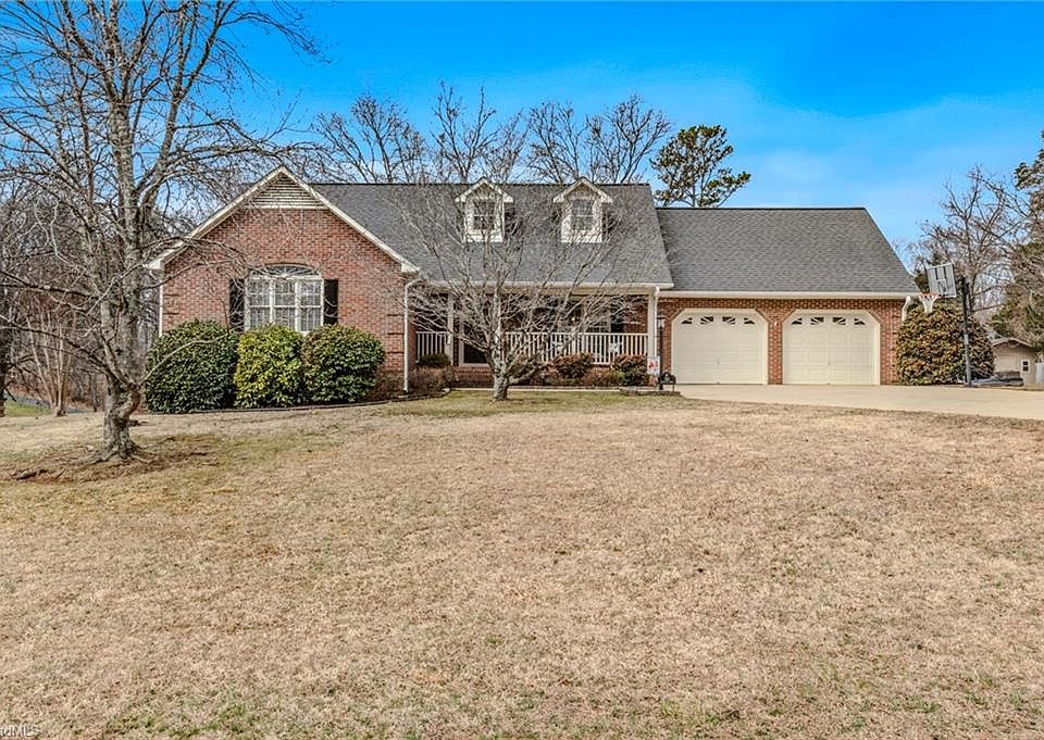 1st image of 380 Cedarland Dr