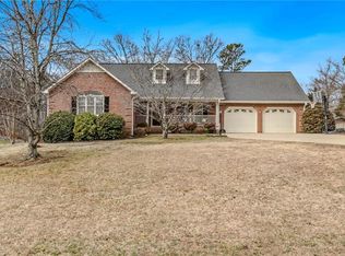 380 Cedarland Dr, Thomasville, NC 27360