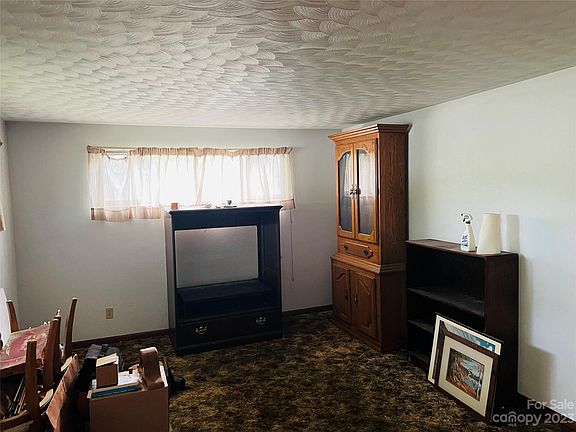 3rd image of 2420 Northwest Blvd