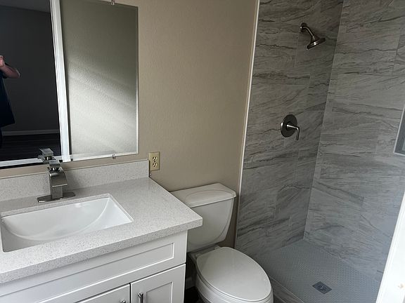 4th image of 5651 E Cicero St