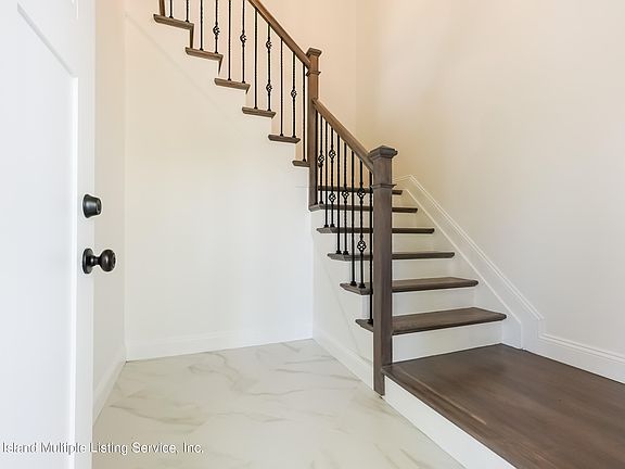 3rd image of 233 Edgegrove Ave