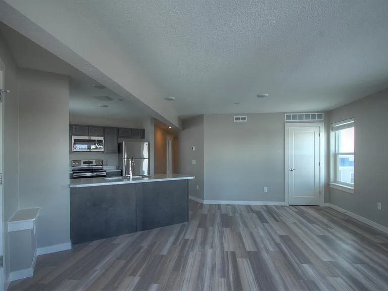 830 Crestmont Way — Photo 4