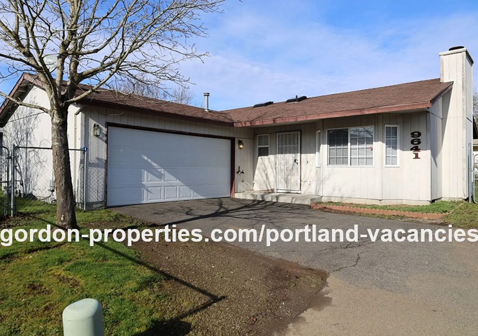 SE Schiller St - ranch style 3 bedroom home — Photo 2