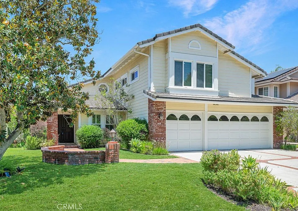 11 Pinewood Dr