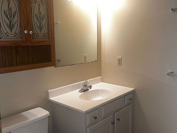 3rd image of 133 N Poplar St APT 2
