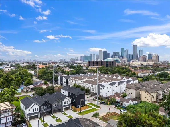 2706 Fox St, Houston, TX 77003
