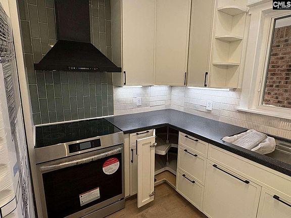 3rd image of 1465 Chestnut Rd