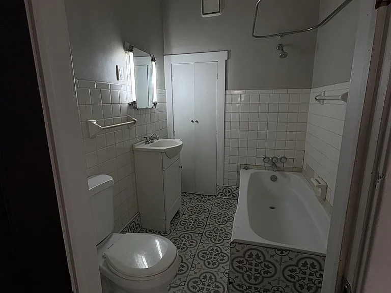 203 Maryland Ave SW — Photo 6