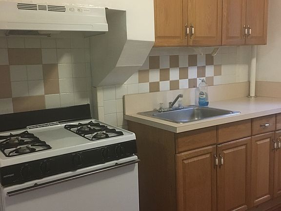 4th image of 611 Halsey St #1