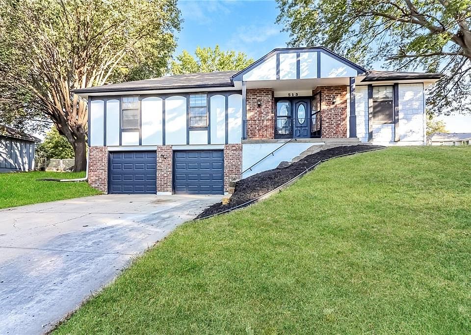 1st image of 513 NW Chateau Dr
