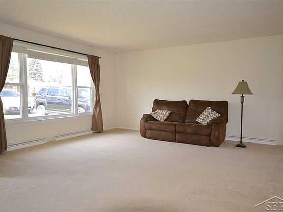 3rd image of 2652 Valley Dr