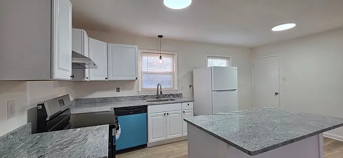 5490 Glenview Dr — Photo 5