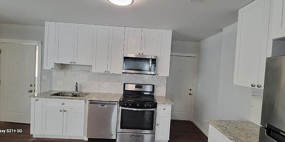 4th image of 7441 N Rogers Ave #1B