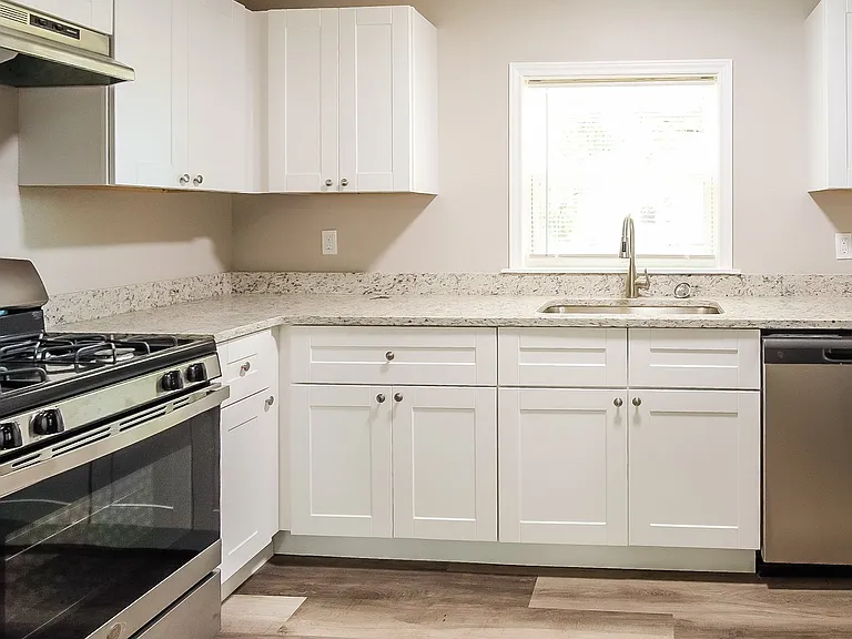 1583683_021_kitchen_13181417.jpg