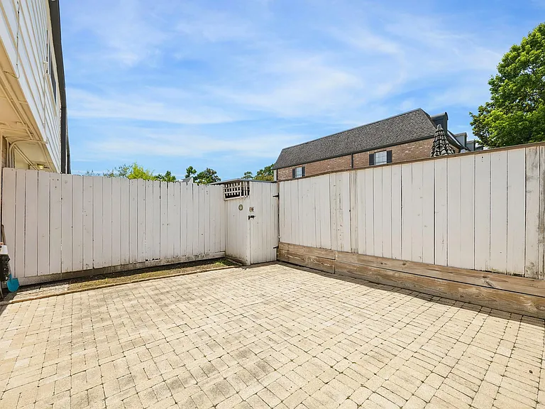 399 N Post Oak Ln #399 — Photo 5