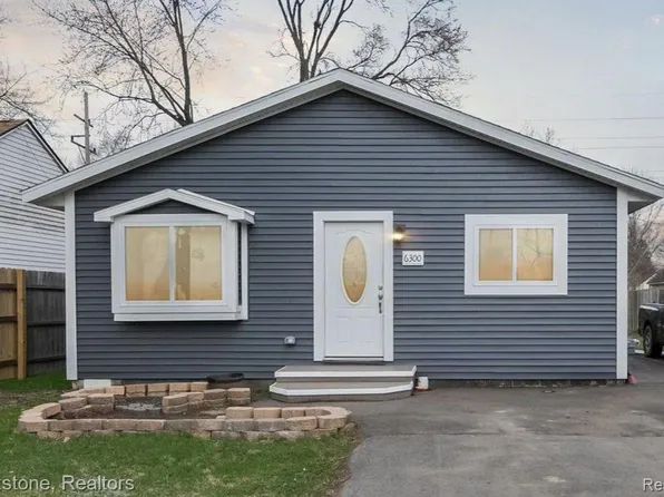 6300 Saline Dr, Waterford, MI 48329