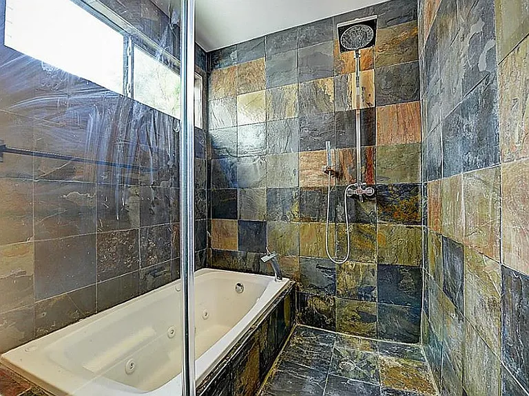 711 Andrews St — Photo 4