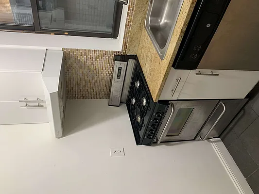 Rented by Flatiron Real Estate Advisors LLC | media 14