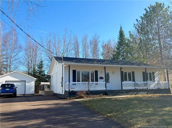 413 Mandeville St, Dieppe, NB E1A 6W1
