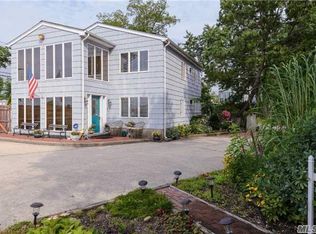 1 Bowmans Point Rd, Port Washington, NY 11050