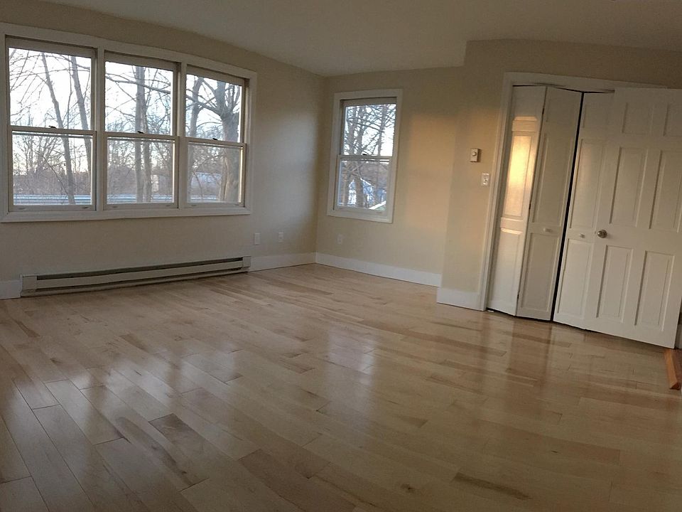1st image of 10 Cottage Ct