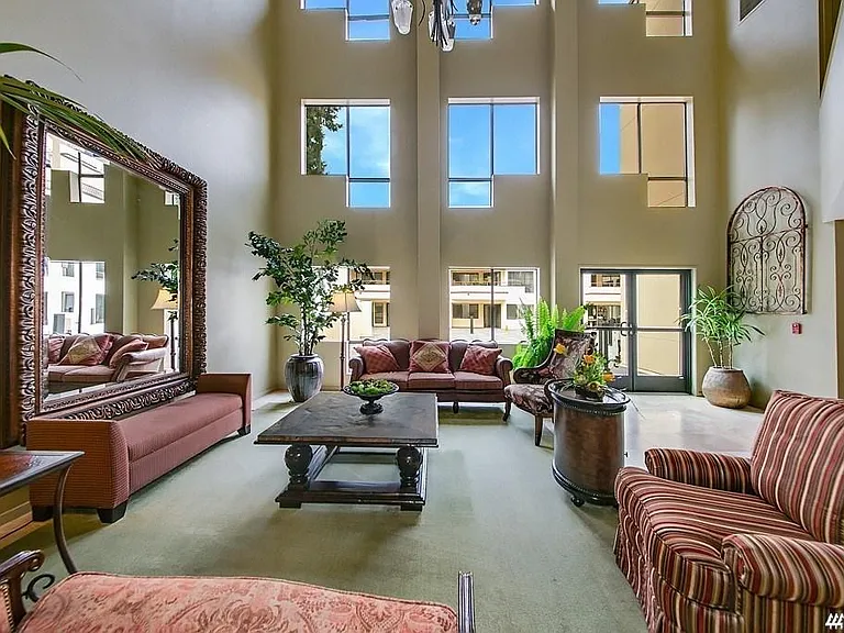 401 100th Ave NE #112 — Photo 2