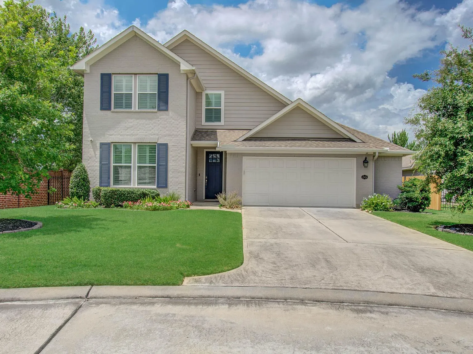 4 bed, 3.0 bath, 2123 sqft, $2,900 — Photo 2
