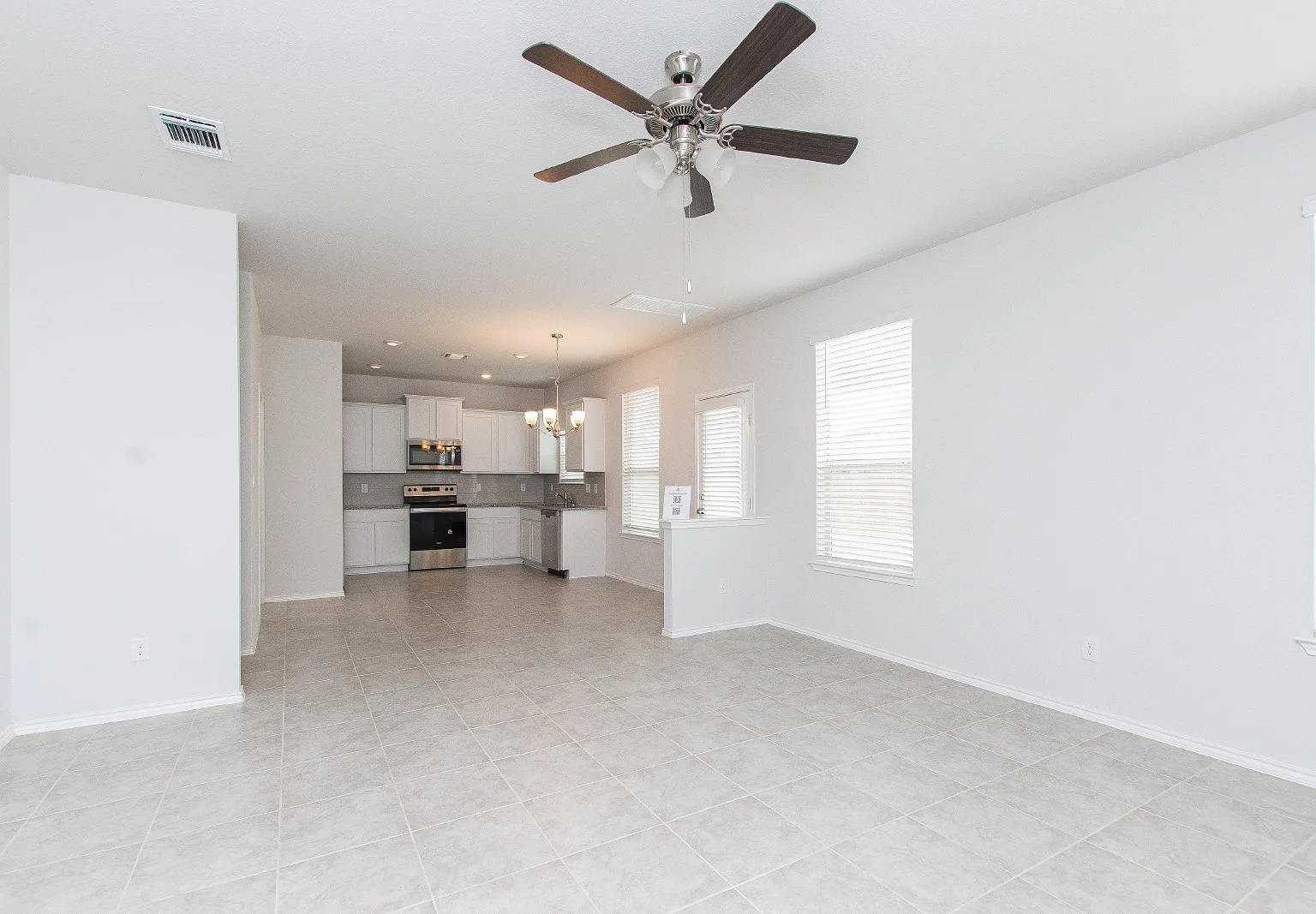 3 bed, 2.5 bath, 1846 sqft, $1,850 — Photo 4