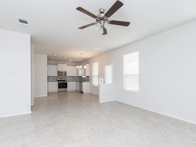 2033 Mallard Ct — Photo 4
