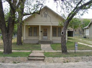 305 N 9th St, Ballinger, TX 76821
