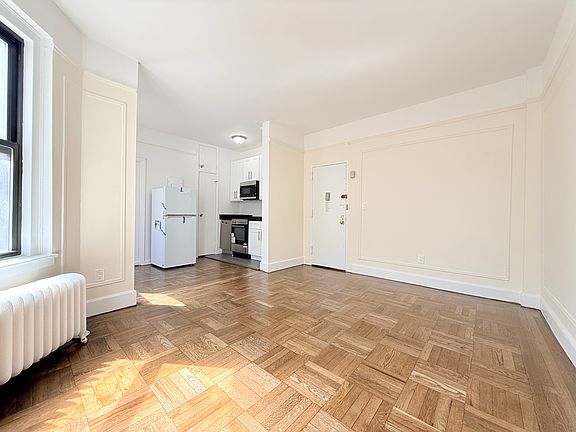 4th image of 245 W 75th St APT 6H