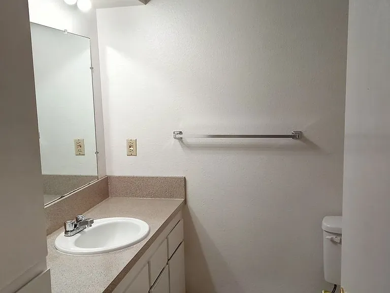 Oakview Terrace Apartments — Photo 8