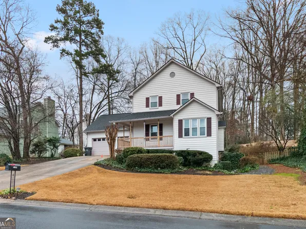 2160 Deer Oaks Trl, Lawrenceville, GA 30044