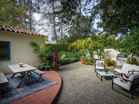 4th image of 305 Toyon Dr