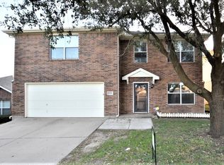 9957 Blue Bell Dr, Fort Worth, TX 76108