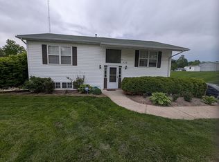 920 N 7th St, Elsberry, MO 63343