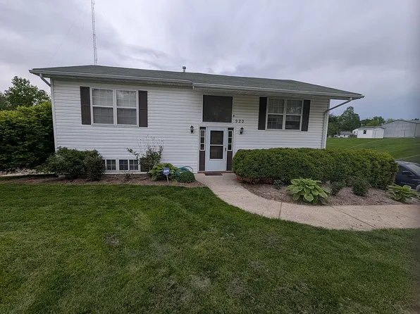 920 N 7th St, Elsberry, MO 63343