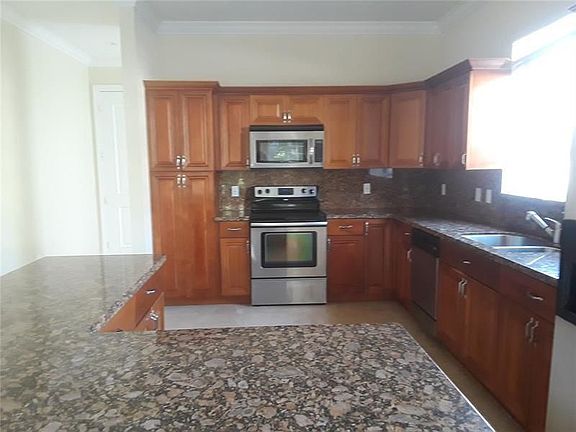 3rd image of 604 SW 16th Ct