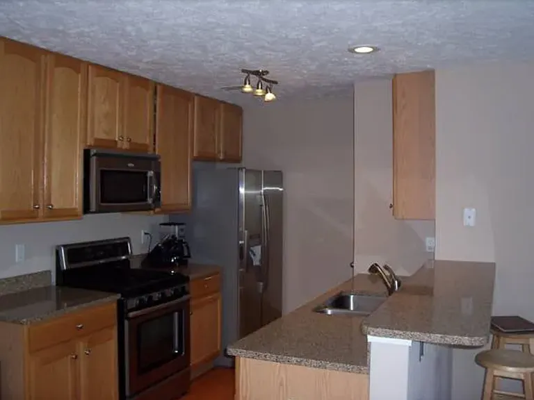 60 Oak Park Rd — Photo 4