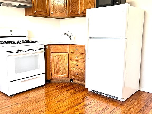5th image of 359 Grove St APT 3