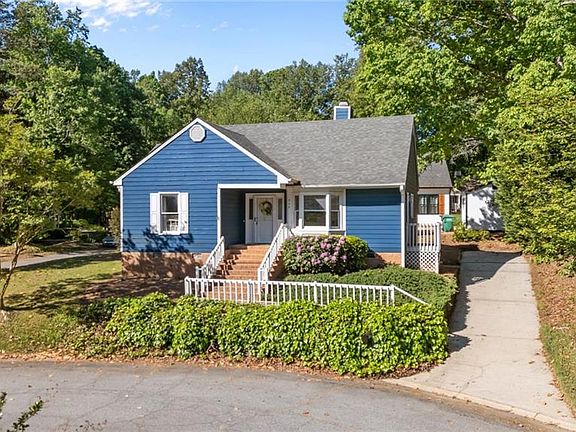 5th image of 944 Chatfield Dr