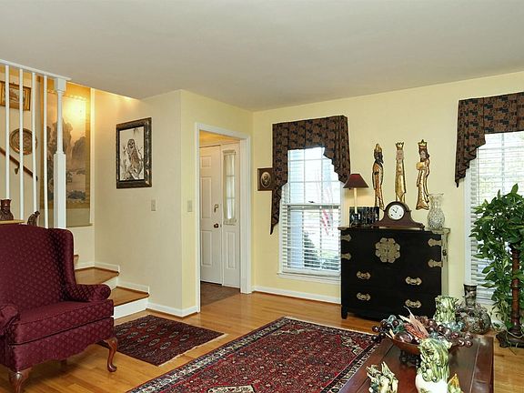 4th image of 102 Chippendale Ct #104