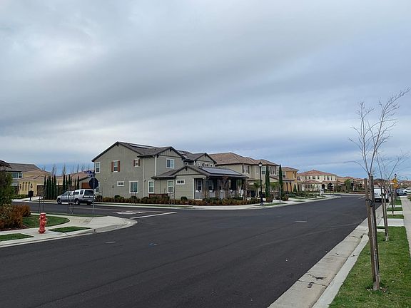 2nd image of 681 N Plumas Dr