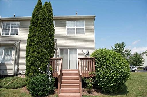 2nd image of 8 Victoria Dr #708