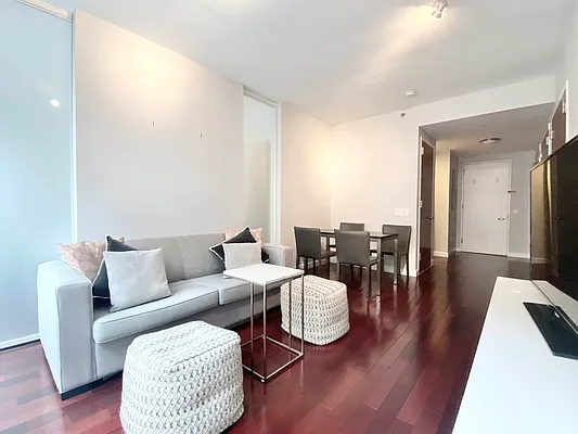 Rented by Bond New York | media 35