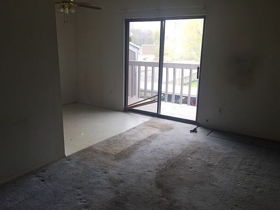 5th image of 29890 W Twelve Mile Rd APT 909-301-1