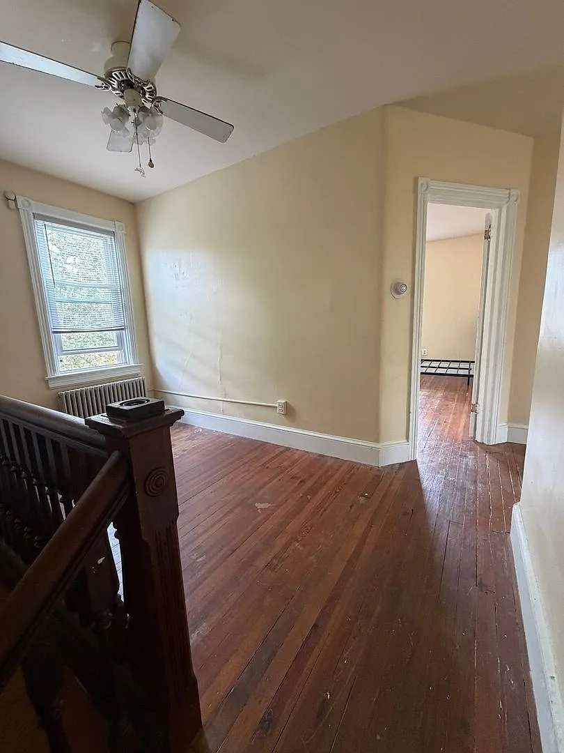 Charming 3BR Duplex in Paulsboro — Photo 1