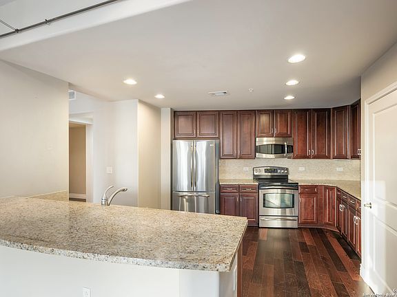 5th image of 215 CENTER ST #1308